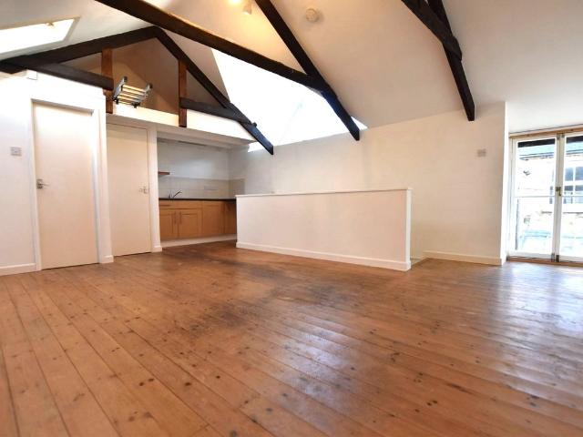Studio for rent in Newlyn, Penzance