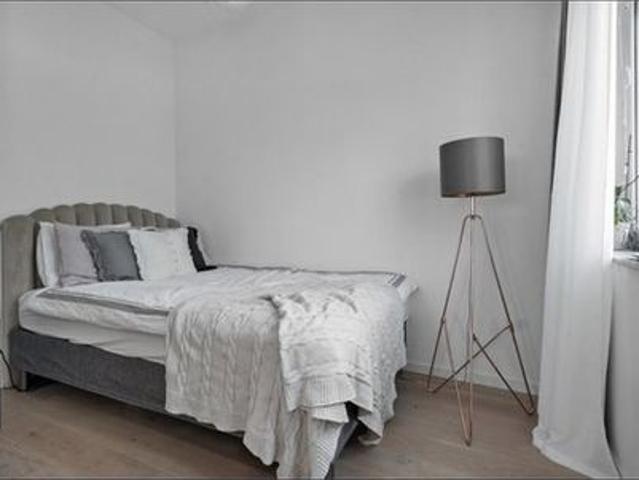 Rum hyra i Nacka, Boo