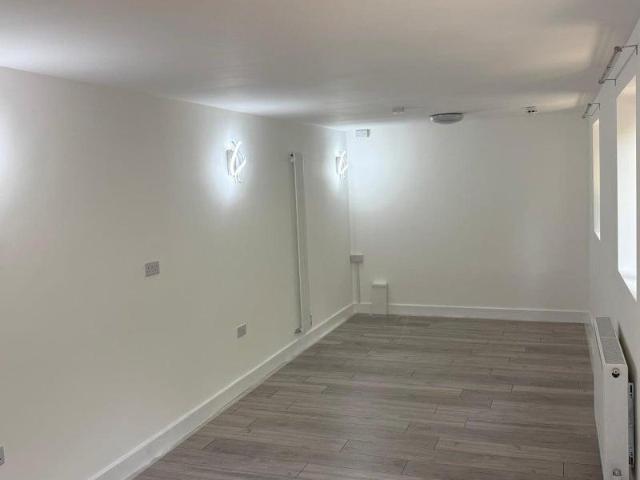 House for rent in Woodcote, Greater London