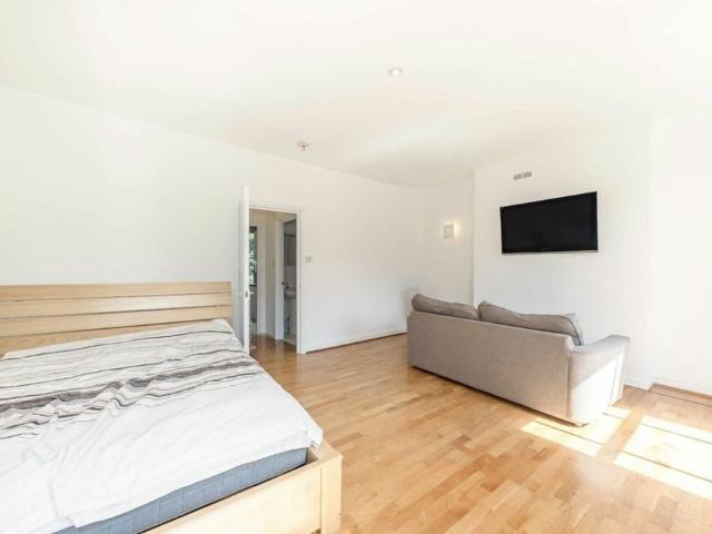 Apartment for rent in Finsbury Park, Isle Of Man