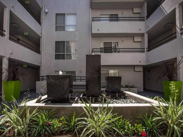 Apartment for rent in Canoga Park, California