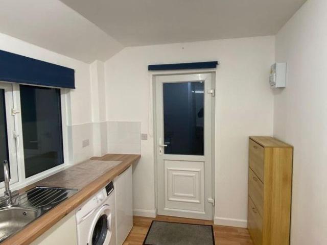 Studio for rent in Tolworth, Greater London
