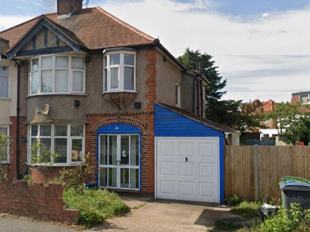 Studio for rent in Tolworth, Greater London