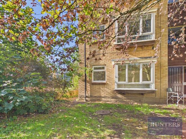 Studio for rent in Ewens Farm, Golden Valley