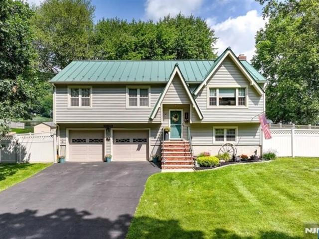 House for sale in Sparta, New Jersey