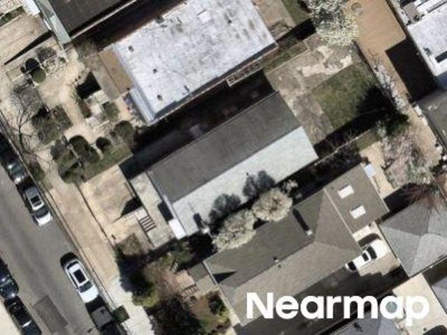 House for sale in The Bronx, Arverne