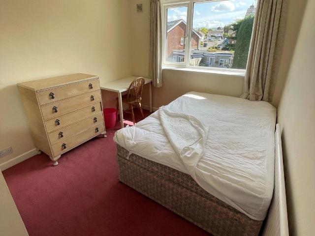 Room for rent in Prestbury, Golden Valley