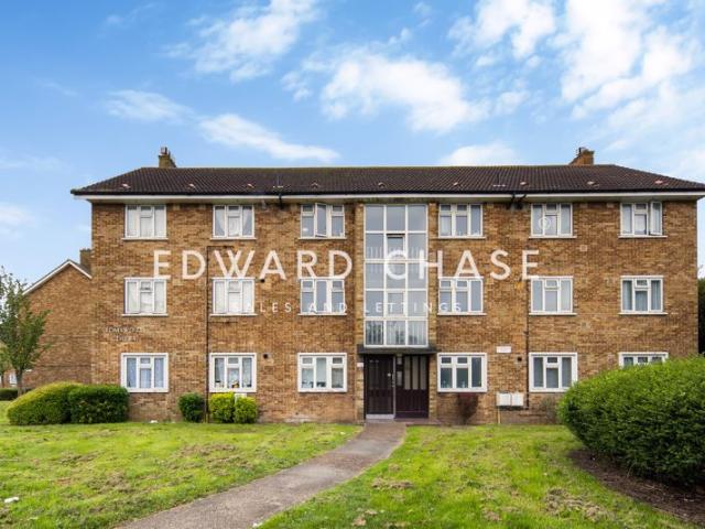 Apartment for rent in Fairlop, Greater London