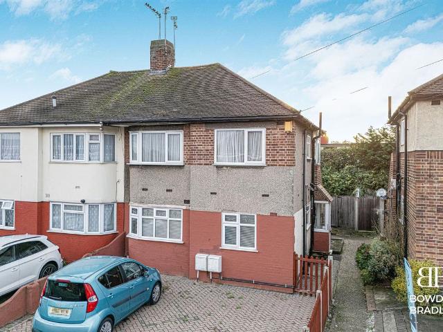 House for rent in London Borough of Redbridge, Greater London