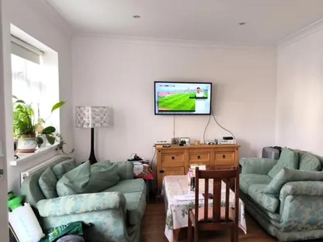 Apartment for rent in Fairlop, Greater London