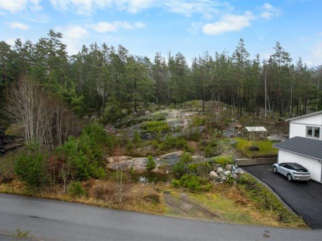 Tomt till salu i Tumba, Stockholm