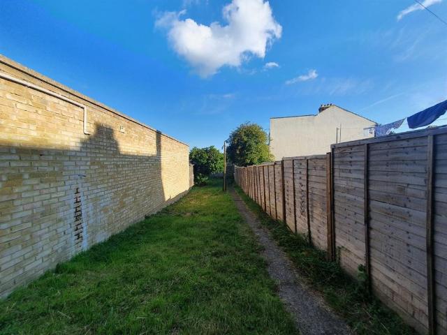 Studio for rent in Barming, Midway