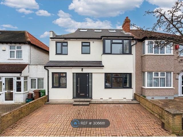 Room for rent in Stonecot, Greater London