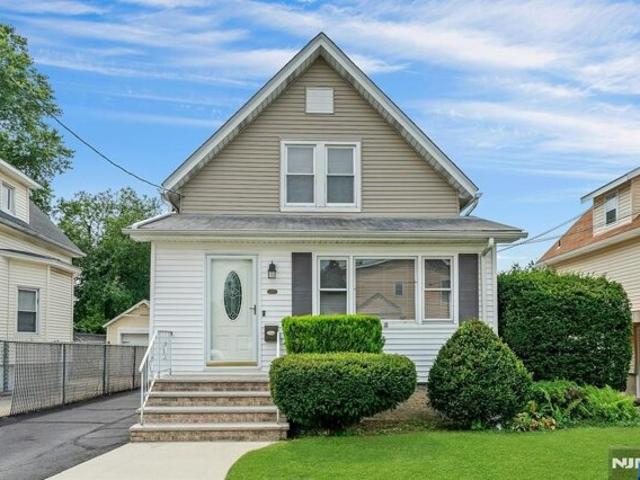 House for sale in Lyndhurst, New Jersey
