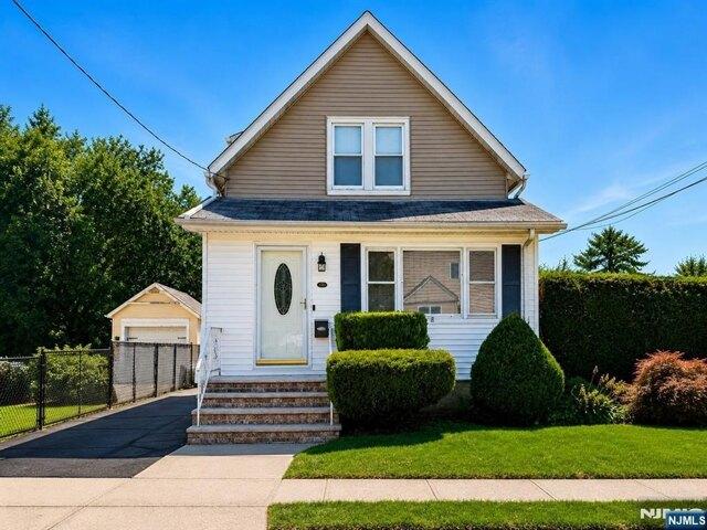 House for sale in Lyndhurst, New Jersey