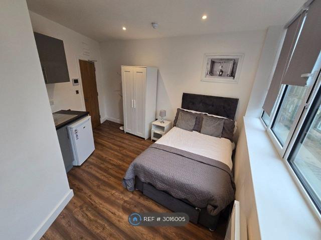 Studio for rent in Joiner's Square, Hanley