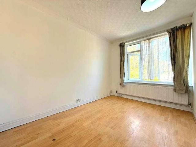 Apartment for rent in Harrow Weald, Greater London