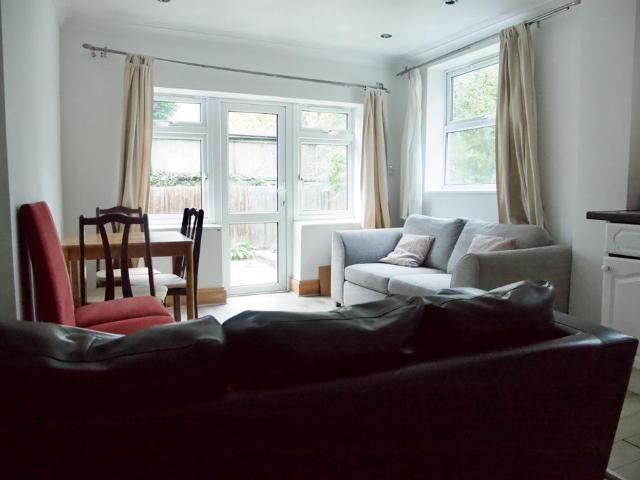 Apartment for rent in Furzedown, Greater London