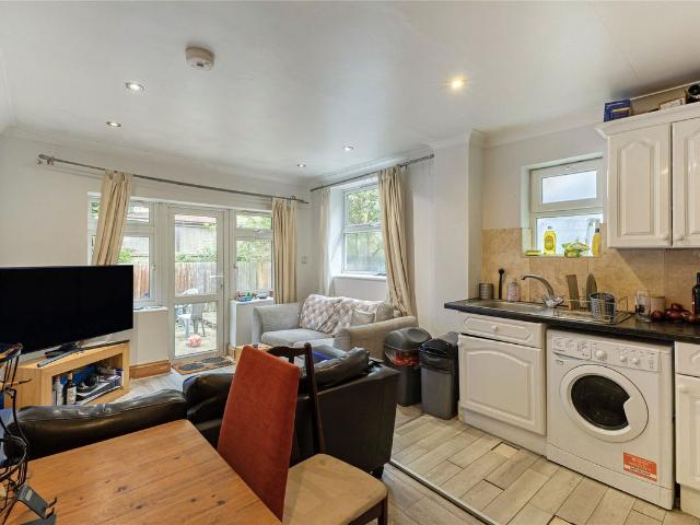 Apartment for rent in Earlsfield, Greater London