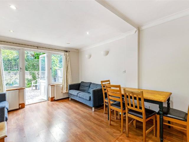 Apartment for rent in Furzedown, Greater London