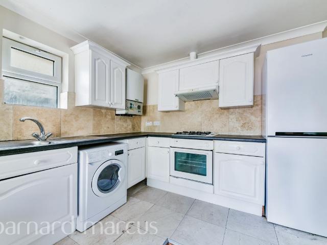 Apartment for rent in Furzedown, Greater London