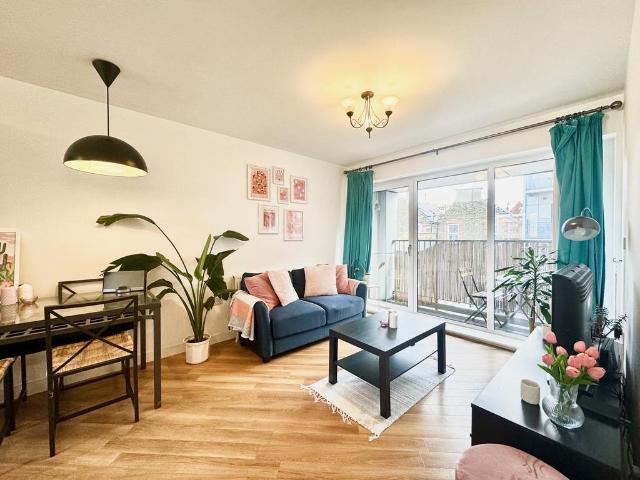 House for rent in Summerstown, Greater London