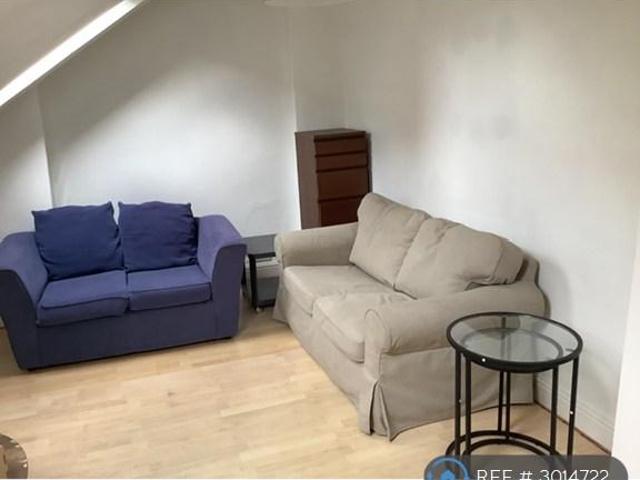 Apartment for rent in Summerstown, Greater London