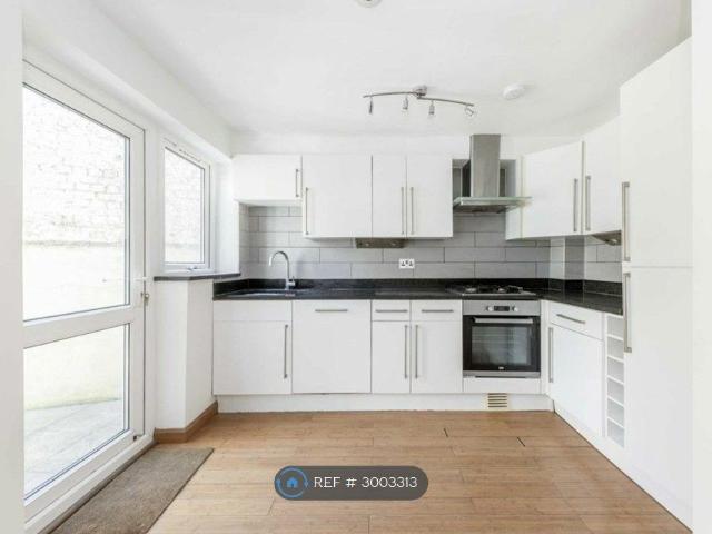 House for rent in Furzedown, Greater London
