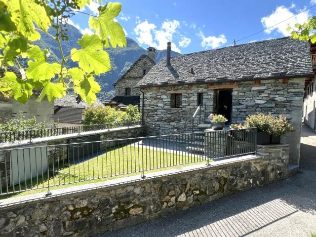 Zweifamilienhaus kaufen in Maggia, Tessin