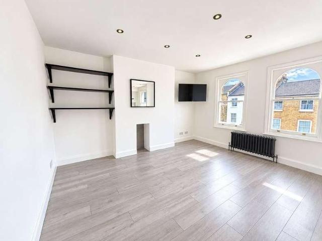 Apartment for rent in Mercator Estate, Greater London