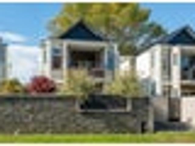 Apartment for sale in Chaslands, Canterbury