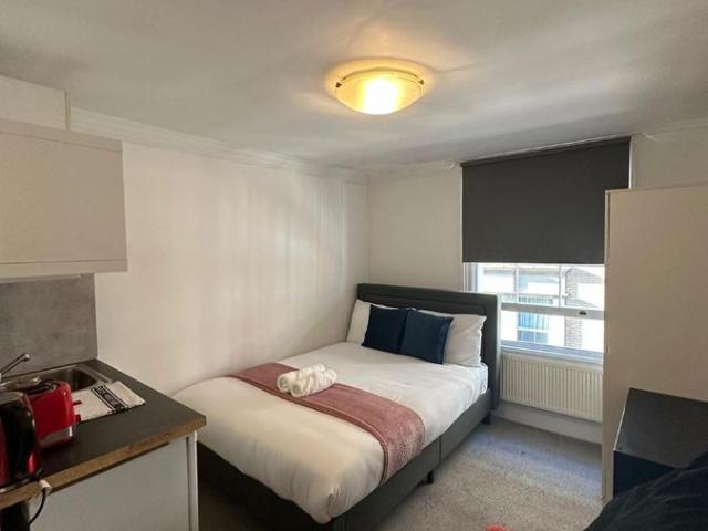 Room for rent in Westminster, Victoria