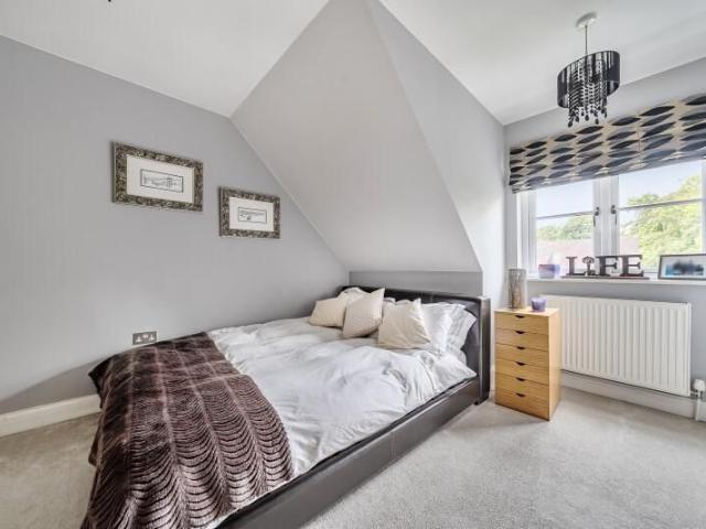 Room for rent in Camberley, Surrey Heath