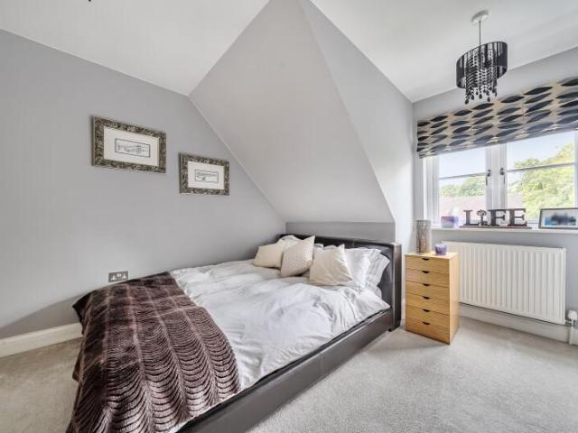 Room for rent in Camberley, Surrey Heath