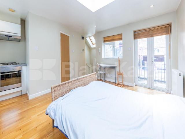 Studio for rent in Hoxton, Greater London