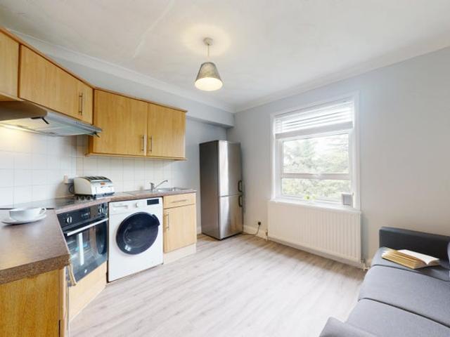Apartment for rent in London Borough of Ealing, Park Royal