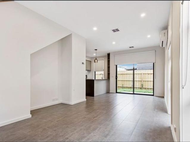 Townhouse for rent in Camerons Creek, Victoria