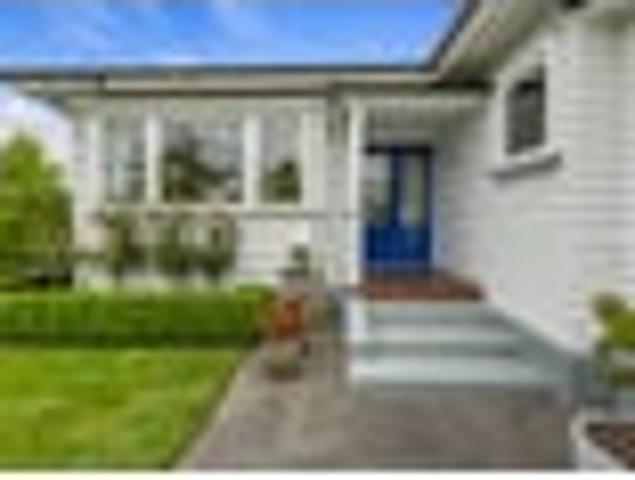 House for sale in Chaslands, Canterbury