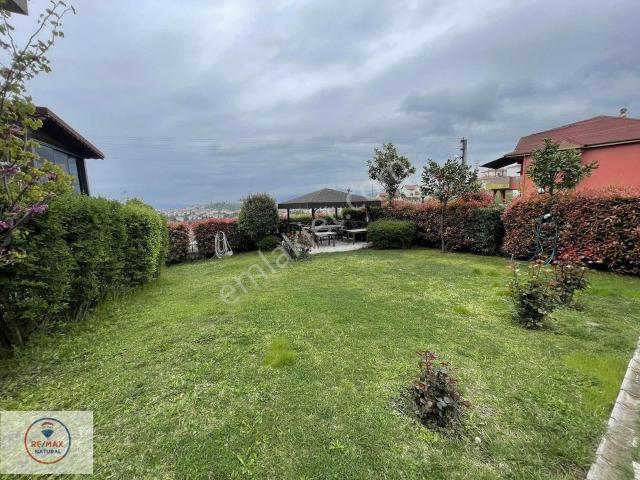 Gölcük içerisinde kiralık Villa