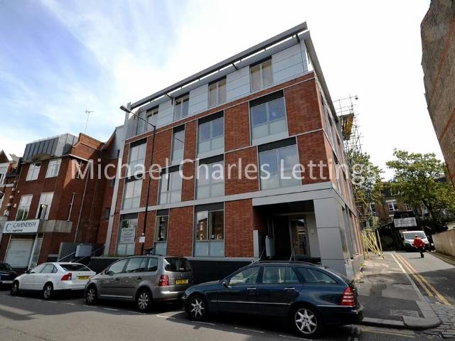 Apartment for rent in Topsfield Parade, Greater London