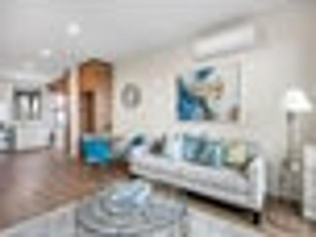 Townhouse for rent in Whangaparaoa, Oroua County