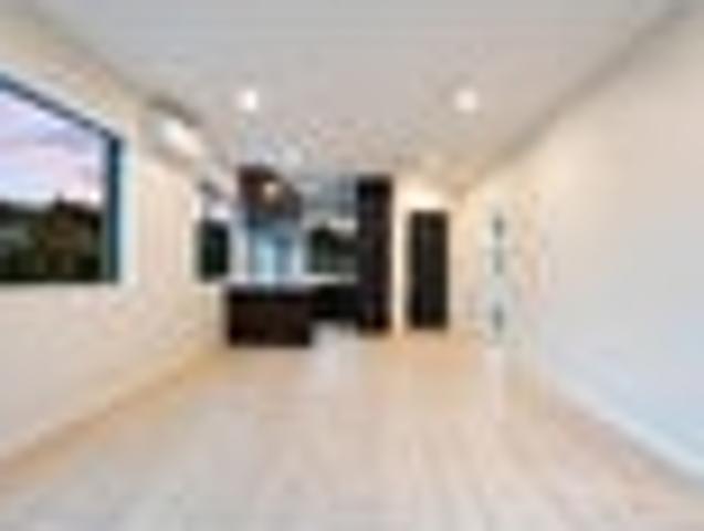 Townhouse for rent in Whangaparaoa