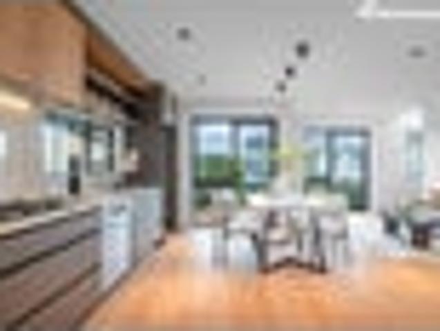 Townhouse for rent in Whangaparaoa, Oroua County