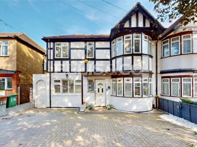 House for rent in Lane, Greater London