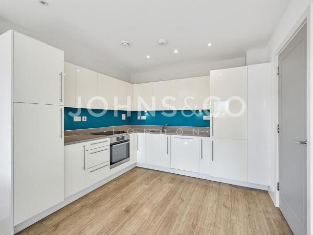 Apartment for rent in Poplar Grove, Greater London