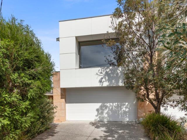 Townhouse for sale in Torquay, Victoria