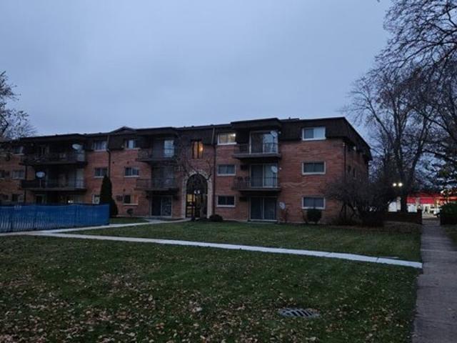 Condo for sale in Lansing, Illinois