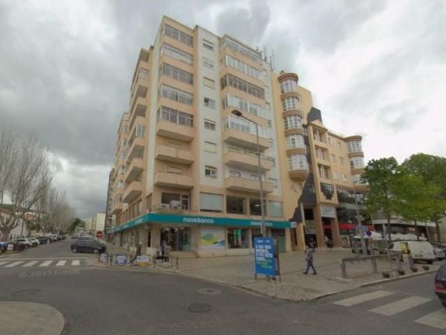 Garagem venda em Varatojo, Torres Vedras