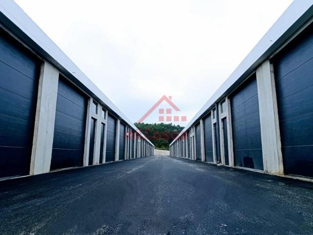 Garagem alugar em Santa Maria, São Pedro e Matacães, Torres Vedras