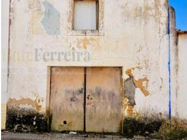 Garagem venda em Varatojo, Torres Vedras
